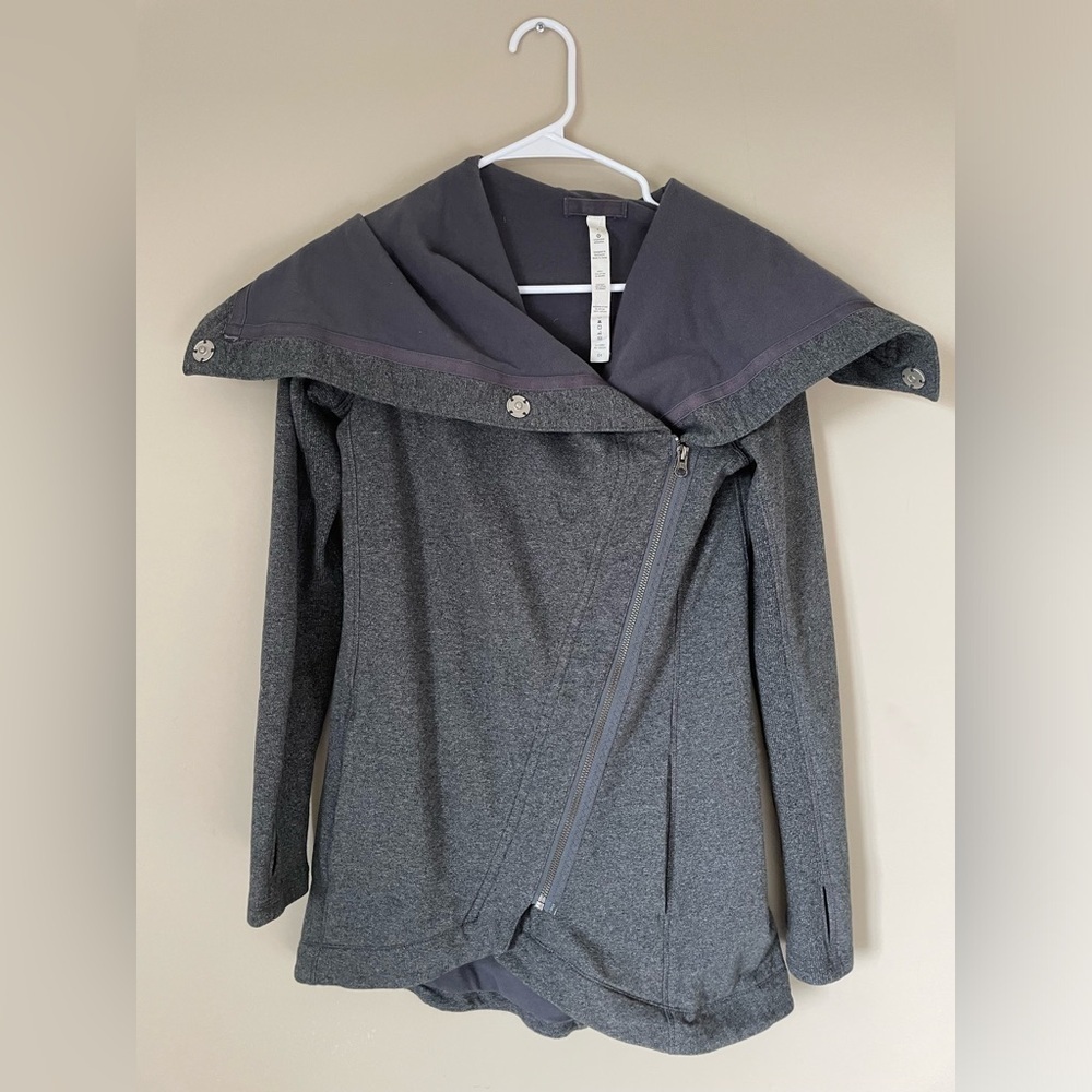 Lululemon That's a Wrap asymmetrical zip sweatshirt grey size 2 NWOT